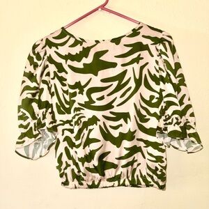Adrissa top, abstract print with scrunched sleeves. S , P2P: 18”, EUC